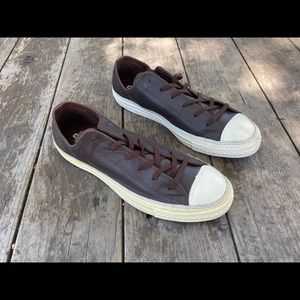 (377) Converse Leather Brown